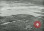 Standbild Bombardierung auf Rabaul Papua Neu Guinea, 1943, aus Sekunde 49 historischem Filmmaterial Videoclip 65675022409