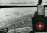 Standbild Bombardierung auf Rabaul Papua Neu Guinea, 1943, aus Sekunde 52 historischem Filmmaterial Videoclip 65675022409