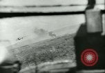 Standbild Bombardierung auf Rabaul Papua Neu Guinea, 1943, aus Sekunde 53 historischem Filmmaterial Videoclip 65675022409