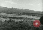 Standbild Bombardierung auf Rabaul Papua Neu Guinea, 1943, aus Sekunde 56 historischem Filmmaterial Videoclip 65675022409