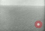Standbild Bombardierung auf Rabaul Papua Neu Guinea, 1943, aus Sekunde 59 historischem Filmmaterial Videoclip 65675022409