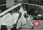 Standbild Pilot Jim Ray mit Autogiro aerobile Washington DC USA, 1936, aus Sekunde 35 historischem Filmmaterial Videoclip 65675022418