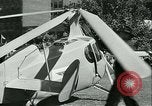 Standbild Pilot Jim Ray mit Autogiro aerobile Washington DC USA, 1936, aus Sekunde 36 historischem Filmmaterial Videoclip 65675022418