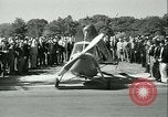 Standbild Pilot Jim Ray mit Autogiro aerobile Washington DC USA, 1936, aus Sekunde 55 historischem Filmmaterial Videoclip 65675022418