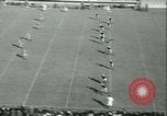 Standbild Notre Dame gegenüber der Carnegie Tech football South Bend Indiana USA, 1936, aus Sekunde 9 historischem Filmmaterial Videoclip 65675022420
