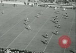 Standbild Notre Dame gegenüber der Carnegie Tech football South Bend Indiana USA, 1936, aus Sekunde 11 historischem Filmmaterial Videoclip 65675022420