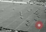 Standbild Notre Dame gegenüber der Carnegie Tech football South Bend Indiana USA, 1936, aus Sekunde 12 historischem Filmmaterial Videoclip 65675022420
