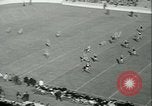 Standbild Notre Dame gegenüber der Carnegie Tech football South Bend Indiana USA, 1936, aus Sekunde 14 historischem Filmmaterial Videoclip 65675022420