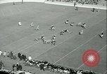 Standbild Notre Dame gegenüber der Carnegie Tech football South Bend Indiana USA, 1936, aus Sekunde 16 historischem Filmmaterial Videoclip 65675022420