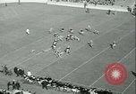 Standbild Notre Dame gegenüber der Carnegie Tech football South Bend Indiana USA, 1936, aus Sekunde 17 historischem Filmmaterial Videoclip 65675022420