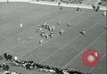 Standbild Notre Dame gegenüber der Carnegie Tech football South Bend Indiana USA, 1936, aus Sekunde 18 historischem Filmmaterial Videoclip 65675022420