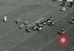 Standbild Notre Dame gegenüber der Carnegie Tech football South Bend Indiana USA, 1936, aus Sekunde 21 historischem Filmmaterial Videoclip 65675022420