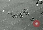 Standbild Notre Dame gegenüber der Carnegie Tech football South Bend Indiana USA, 1936, aus Sekunde 23 historischem Filmmaterial Videoclip 65675022420