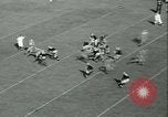 Standbild Notre Dame gegenüber der Carnegie Tech football South Bend Indiana USA, 1936, aus Sekunde 24 historischem Filmmaterial Videoclip 65675022420