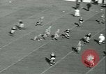 Standbild Notre Dame gegenüber der Carnegie Tech football South Bend Indiana USA, 1936, aus Sekunde 26 historischem Filmmaterial Videoclip 65675022420