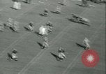 Standbild Notre Dame gegenüber der Carnegie Tech football South Bend Indiana USA, 1936, aus Sekunde 27 historischem Filmmaterial Videoclip 65675022420