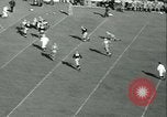 Standbild Notre Dame gegenüber der Carnegie Tech football South Bend Indiana USA, 1936, aus Sekunde 30 historischem Filmmaterial Videoclip 65675022420