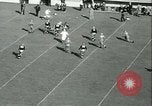 Standbild Notre Dame gegenüber der Carnegie Tech football South Bend Indiana USA, 1936, aus Sekunde 31 historischem Filmmaterial Videoclip 65675022420