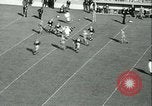 Standbild Notre Dame gegenüber der Carnegie Tech football South Bend Indiana USA, 1936, aus Sekunde 32 historischem Filmmaterial Videoclip 65675022420