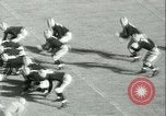 Standbild Notre Dame gegenüber der Carnegie Tech football South Bend Indiana USA, 1936, aus Sekunde 34 historischem Filmmaterial Videoclip 65675022420