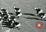 Standbild Notre Dame gegenüber der Carnegie Tech football South Bend Indiana USA, 1936, aus Sekunde 35 historischem Filmmaterial Videoclip 65675022420