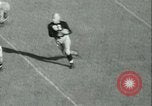 Standbild Notre Dame gegenüber der Carnegie Tech football South Bend Indiana USA, 1936, aus Sekunde 39 historischem Filmmaterial Videoclip 65675022420