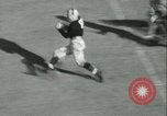 Standbild Notre Dame gegenüber der Carnegie Tech football South Bend Indiana USA, 1936, aus Sekunde 42 historischem Filmmaterial Videoclip 65675022420
