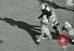 Standbild Notre Dame gegenüber der Carnegie Tech football South Bend Indiana USA, 1936, aus Sekunde 43 historischem Filmmaterial Videoclip 65675022420