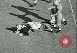 Standbild Notre Dame gegenüber der Carnegie Tech football South Bend Indiana USA, 1936, aus Sekunde 45 historischem Filmmaterial Videoclip 65675022420