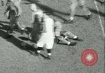 Standbild Notre Dame gegenüber der Carnegie Tech football South Bend Indiana USA, 1936, aus Sekunde 47 historischem Filmmaterial Videoclip 65675022420