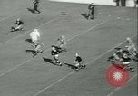 Standbild Notre Dame gegenüber der Carnegie Tech football South Bend Indiana USA, 1936, aus Sekunde 57 historischem Filmmaterial Videoclip 65675022420