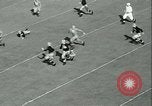 Standbild Notre Dame gegenüber der Carnegie Tech football South Bend Indiana USA, 1936, aus Sekunde 60 historischem Filmmaterial Videoclip 65675022420