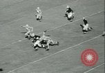 Standbild Notre Dame gegenüber der Carnegie Tech football South Bend Indiana USA, 1936, aus Sekunde 62 historischem Filmmaterial Videoclip 65675022420