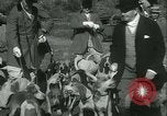 Standbild Segen der Hounds öffnet fallen Fox Hunt Lexington Kentucky USA, 1934, aus Sekunde 20 historischem Filmmaterial Videoclip 65675022434