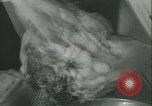 Standbild Hairstylist Fernand Paris Frankreich, 1934, aus Sekunde 12 historischem Filmmaterial Videoclip 65675022435