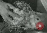 Standbild Hairstylist Fernand Paris Frankreich, 1934, aus Sekunde 15 historischem Filmmaterial Videoclip 65675022435