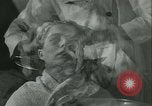Standbild Hairstylist Fernand Paris Frankreich, 1934, aus Sekunde 16 historischem Filmmaterial Videoclip 65675022435