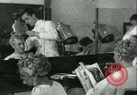 Standbild Hairstylist Fernand Paris Frankreich, 1934, aus Sekunde 23 historischem Filmmaterial Videoclip 65675022435