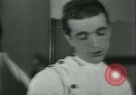 Standbild Hairstylist Fernand Paris Frankreich, 1934, aus Sekunde 26 historischem Filmmaterial Videoclip 65675022435