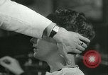 Standbild Hairstylist Fernand Paris Frankreich, 1934, aus Sekunde 33 historischem Filmmaterial Videoclip 65675022435