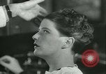 Standbild Hairstylist Fernand Paris Frankreich, 1934, aus Sekunde 34 historischem Filmmaterial Videoclip 65675022435