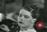 Standbild Hairstylist Fernand Paris Frankreich, 1934, aus Sekunde 36 historischem Filmmaterial Videoclip 65675022435