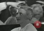 Standbild Hairstylist Fernand Paris Frankreich, 1934, aus Sekunde 39 historischem Filmmaterial Videoclip 65675022435