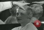 Standbild Hairstylist Fernand Paris Frankreich, 1934, aus Sekunde 40 historischem Filmmaterial Videoclip 65675022435
