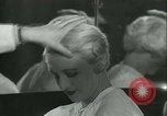 Standbild Hairstylist Fernand Paris Frankreich, 1934, aus Sekunde 41 historischem Filmmaterial Videoclip 65675022435