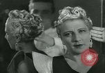 Standbild Hairstylist Fernand Paris Frankreich, 1934, aus Sekunde 45 historischem Filmmaterial Videoclip 65675022435