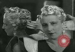 Standbild Hairstylist Fernand Paris Frankreich, 1934, aus Sekunde 46 historischem Filmmaterial Videoclip 65675022435