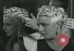 Standbild Hairstylist Fernand Paris Frankreich, 1934, aus Sekunde 47 historischem Filmmaterial Videoclip 65675022435