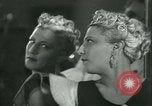 Standbild Hairstylist Fernand Paris Frankreich, 1934, aus Sekunde 49 historischem Filmmaterial Videoclip 65675022435