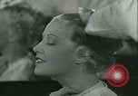 Standbild Hairstylist Fernand Paris Frankreich, 1934, aus Sekunde 50 historischem Filmmaterial Videoclip 65675022435